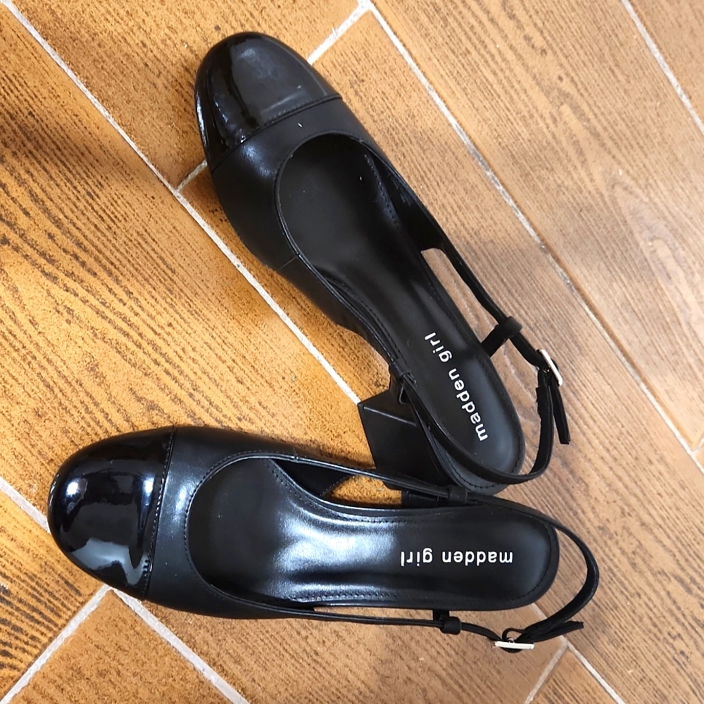 Black pump round toe sandal